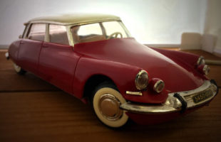 CITROËN DS21 GEGE TÉLÉGUIDÉE 1958年製　シトロエンDS21パラスのリモコンおもちゃです。　完動品　取説・当時の保証書（保証なし）標識も全て揃っています