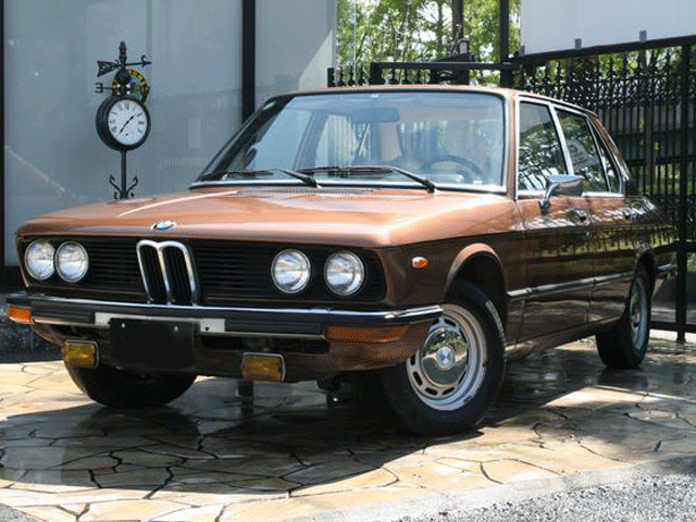 1976年式のBMW520　たいへんめずらしい車です。エンジン・内装ともにBMWらしいつくりの車です。